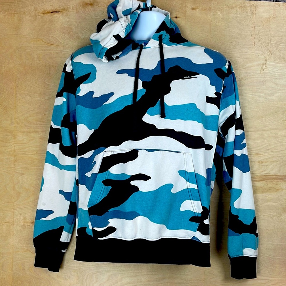 Gently used Nike hoodie size S